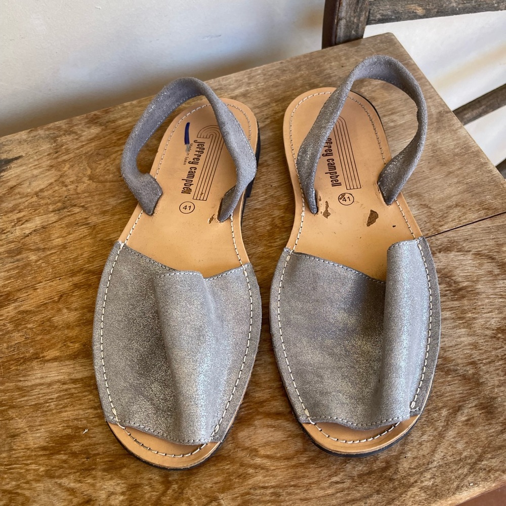 JEFFERY CAMPBELL Flat Sandals Silver Leather Black Tire Tread Soles 41 SPAIN NEW